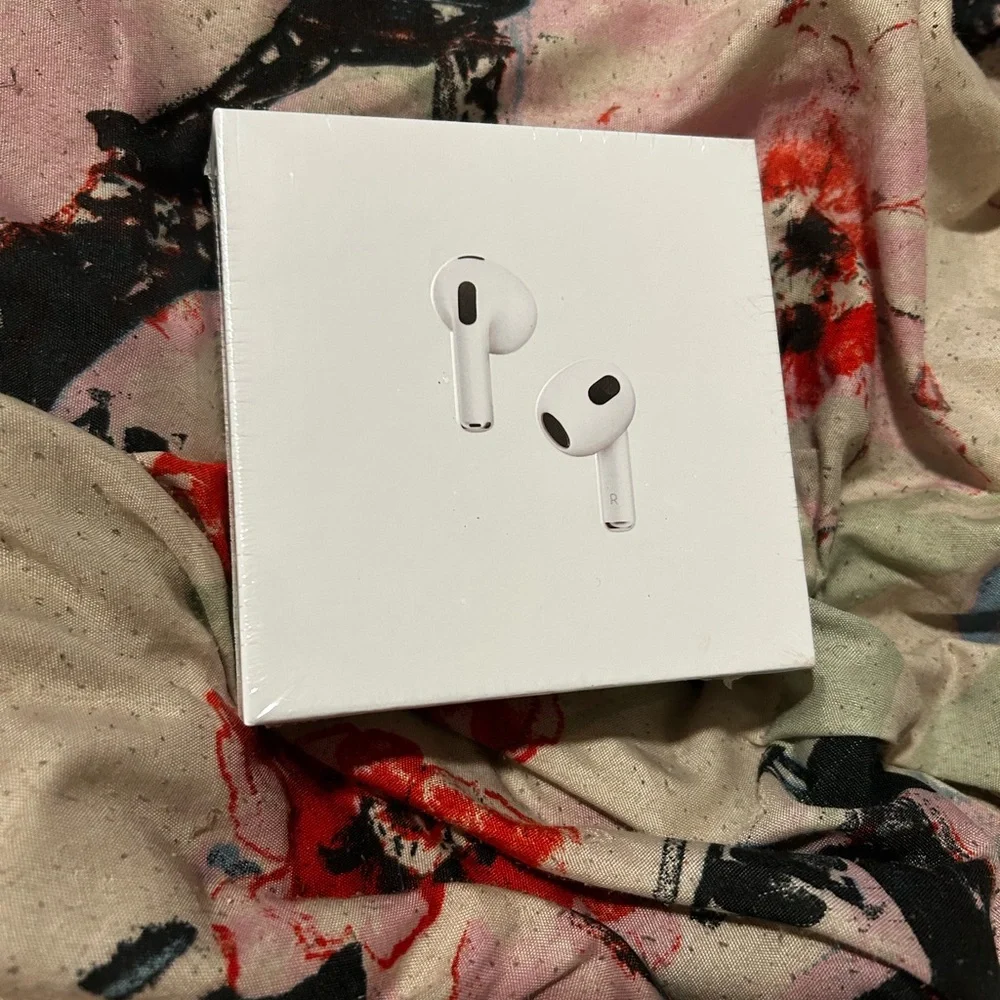 Apple White Wireless Earbuds